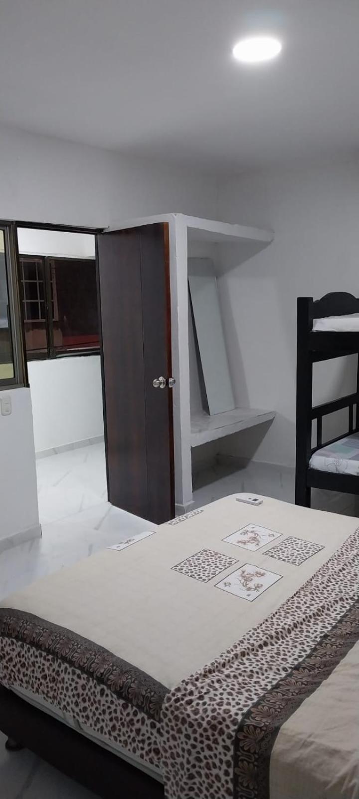 La Medellin Hostal Cartagène Extérieur photo